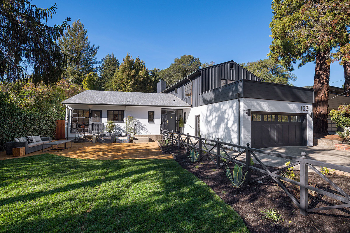 Front exterior view of 123 Mountain View, home sold via Chris Glave